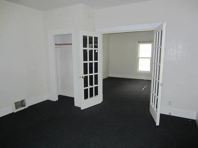 943 E Delmar St — Photo 11