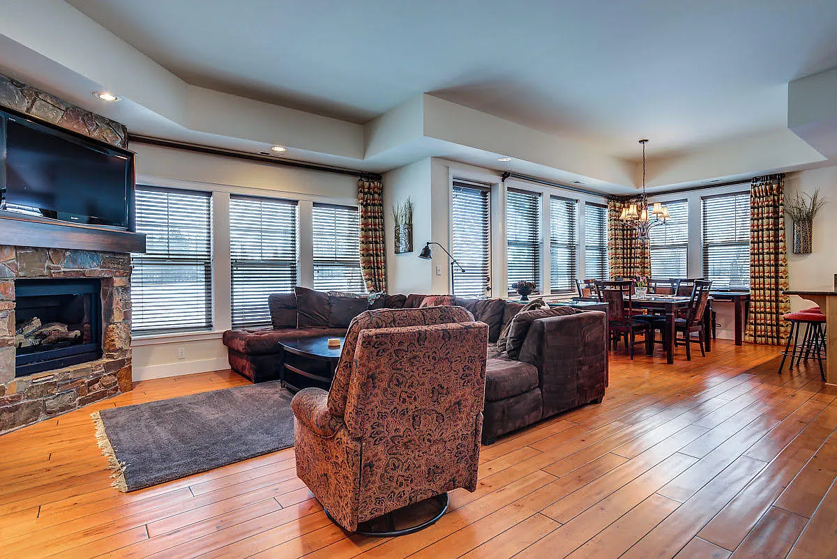 2 bed, 1300 sqft, $2,500 — Photo 1