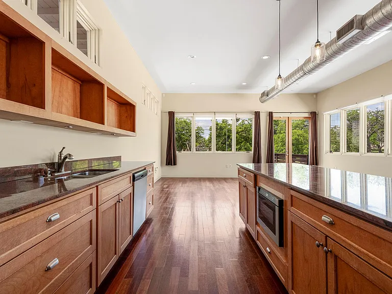 4015 Guadalupe St #A — Photo 11