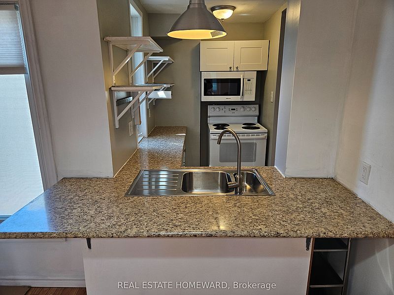 Toronto Townhouse for rent - 2 Bedrooms — photo 9