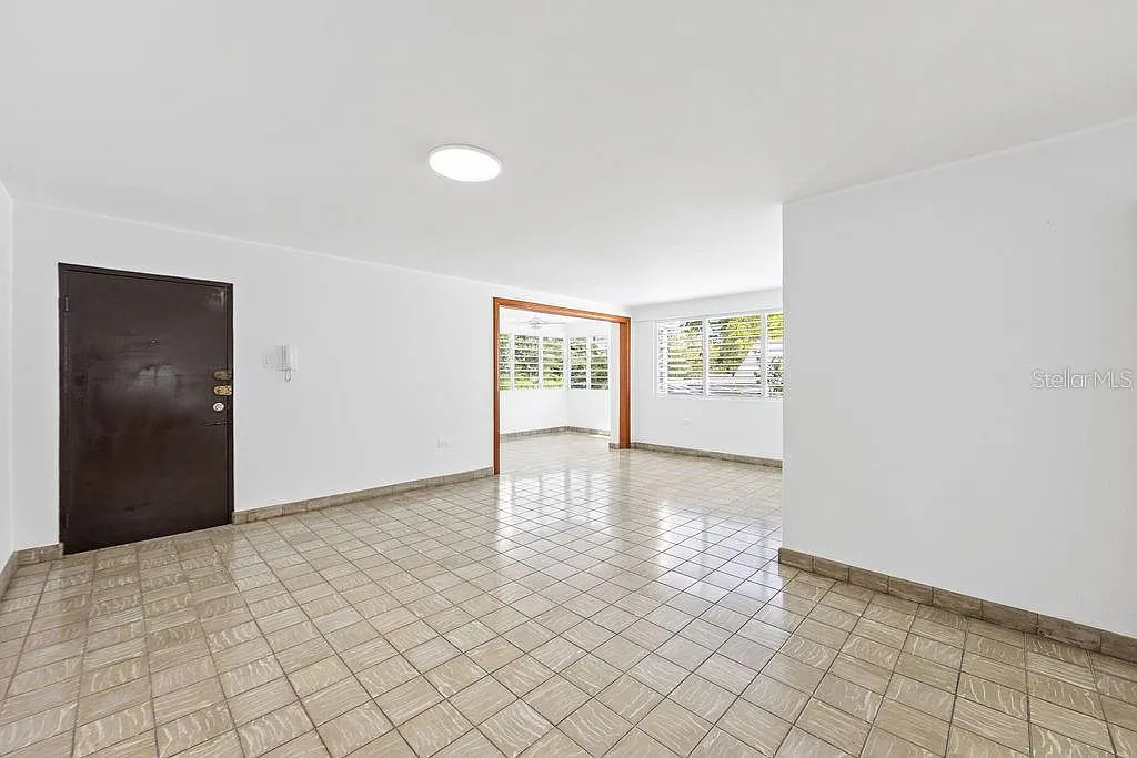 3 bed, 2.0 bath, 1300 sqft, $2,300 — Photo 4