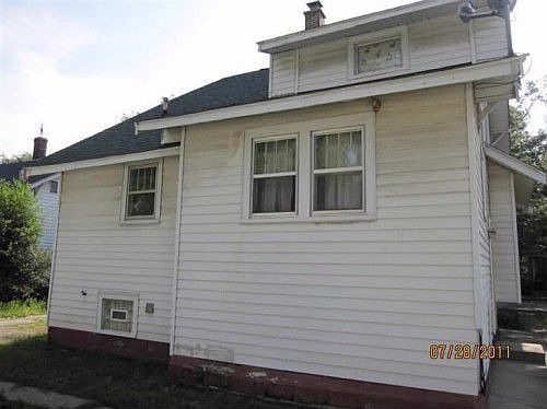 3rd image of 1526 N Park St