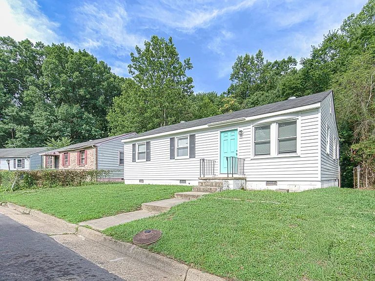 1208 Louis Ln — Photo 14