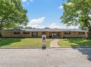 2402 White St, Clifton, TX 76634