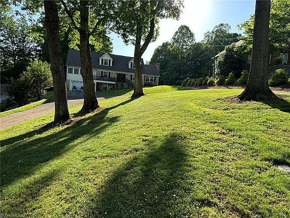 2nd image of 627 Knollwood Dr