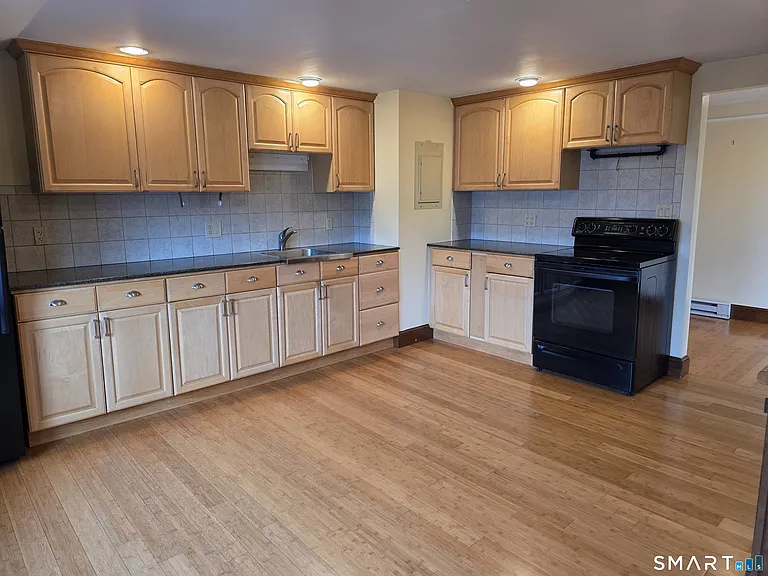 16 Tilley St #3 — Photo 2