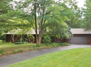 8117 Round Table Ln, Roscoe, IL 61073