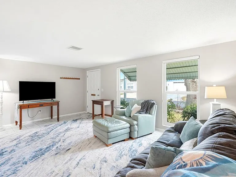 1008 Heron Ct — Photo 23