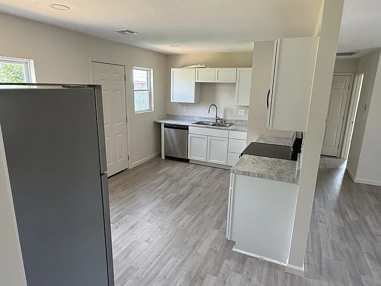 42 Halsey Dr — Photo 4