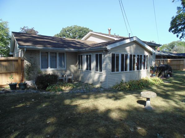 319 Crestwood Dr, Hobart, IN 46342