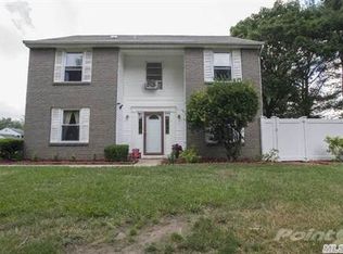 64 Federal Ln, Coram, NY 11727