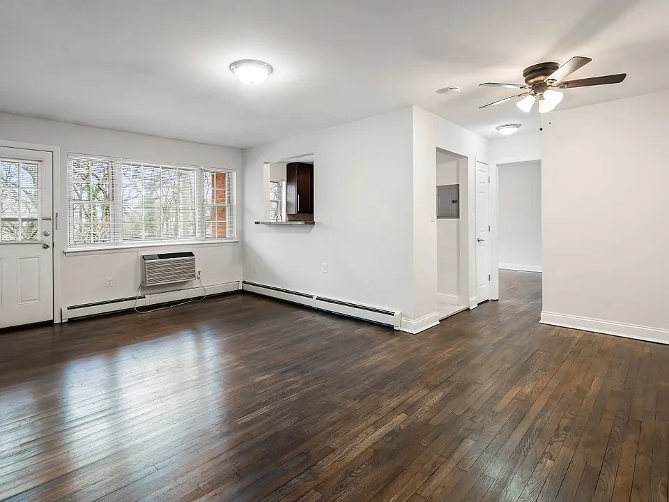 Chelsea Village Apartments