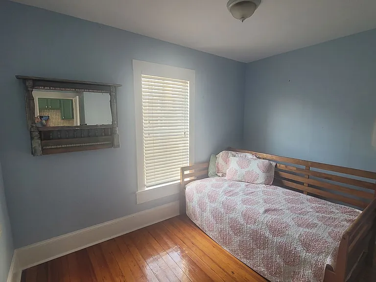 1006 Sealy St — Photo 6