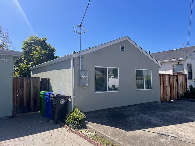 15007 Edgemoor St — Photo 2