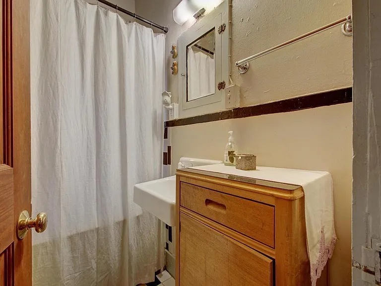 4301 Avenue C — Photo 18