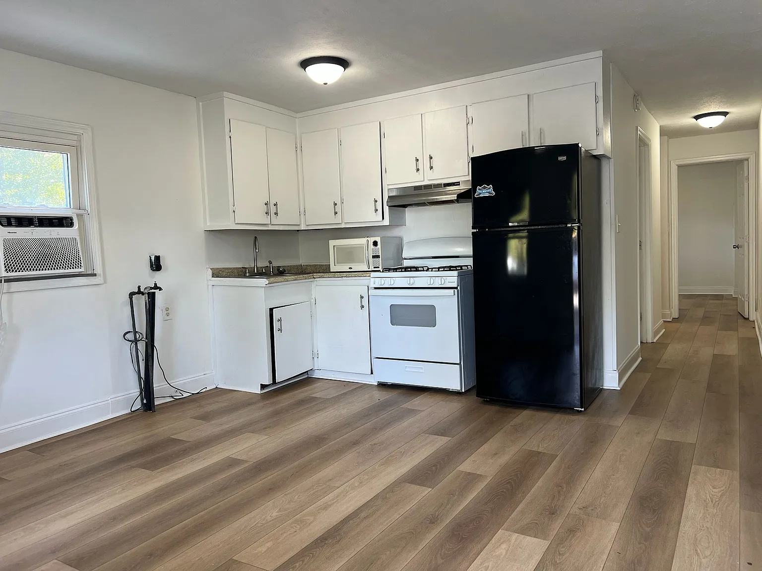 2 bed, $1,100 — Photo 2