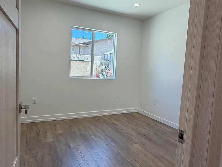 11914 Gager St — Photo 10