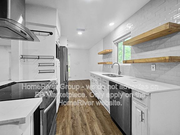 5th image of 3002 Friendswood Dr