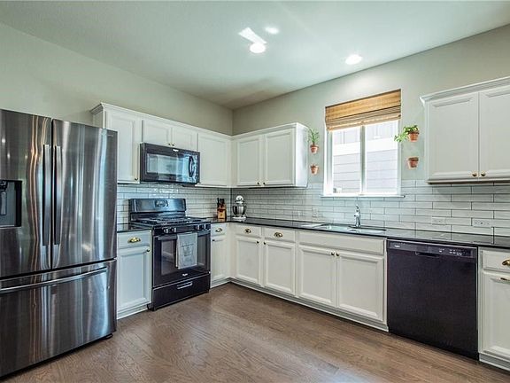 2nd image of 572 Saturnia Dr