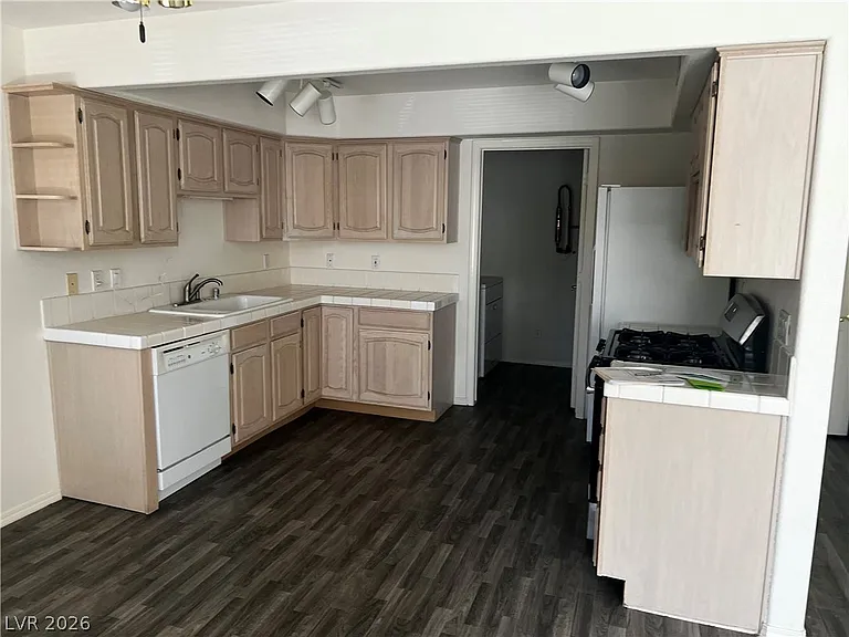 701 Capri Dr #11B — Photo 13
