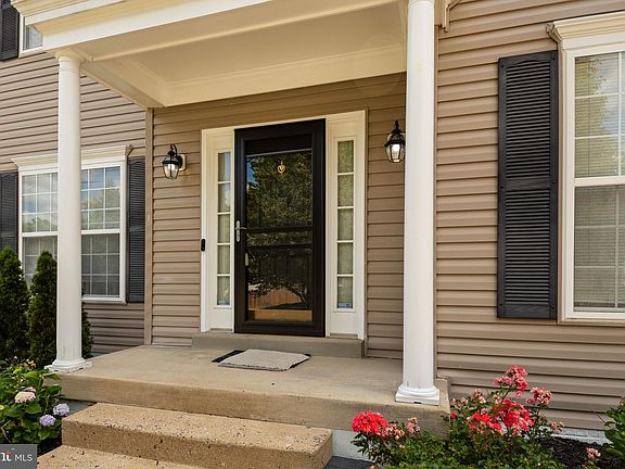4th image of 1004 Black Oak Ct
