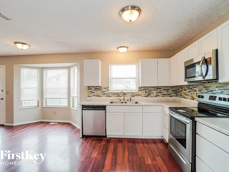 2926 Fenwood Dr — Photo 8