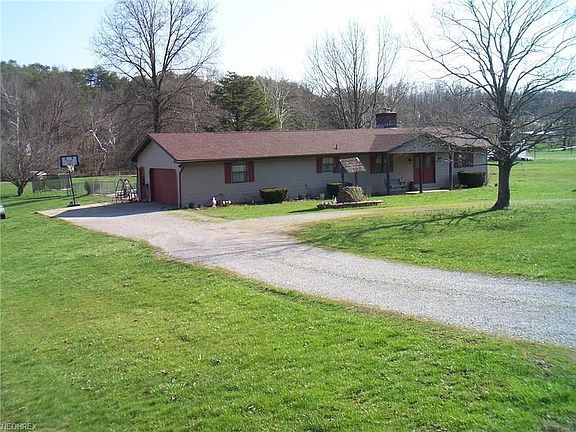 Lots of parking with the horse shoe driveway, and 2 car attached garage with opener.