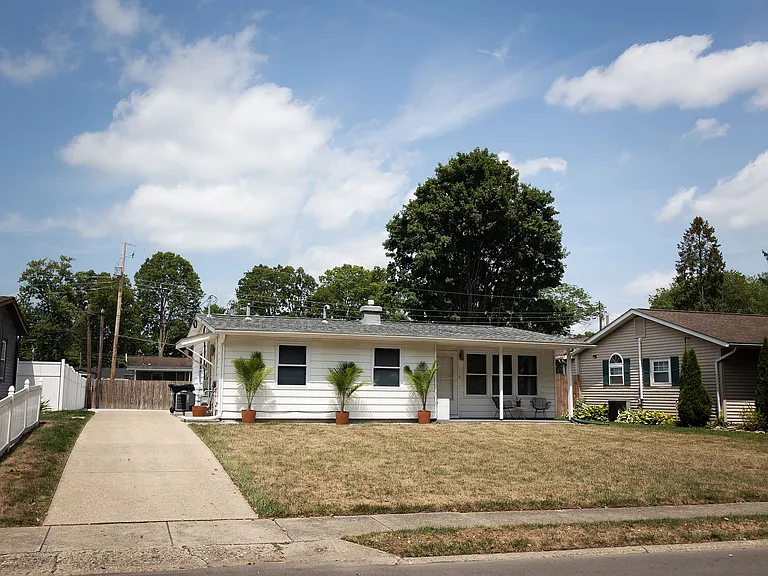 494 W Shields St — Photo 42