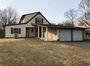 28 Sycora Ln, Islandia, NY 11749