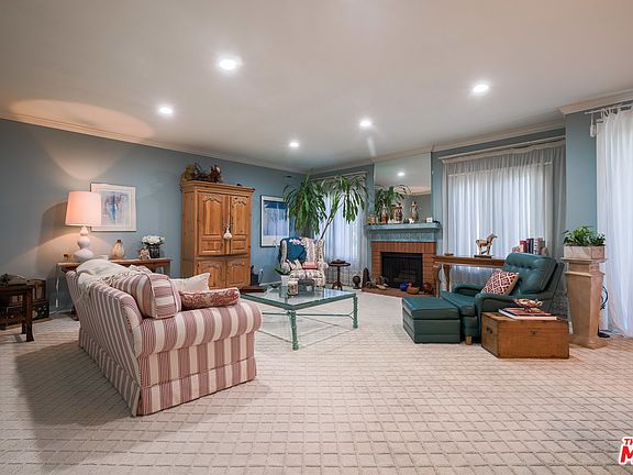 4th image of 5650 Woodman Ave Unit 203