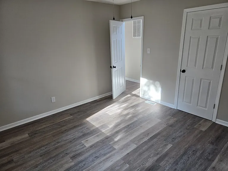 809 S 15th St — Photo 11