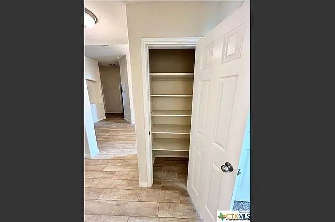 946 Hobby Rd — Photo 5