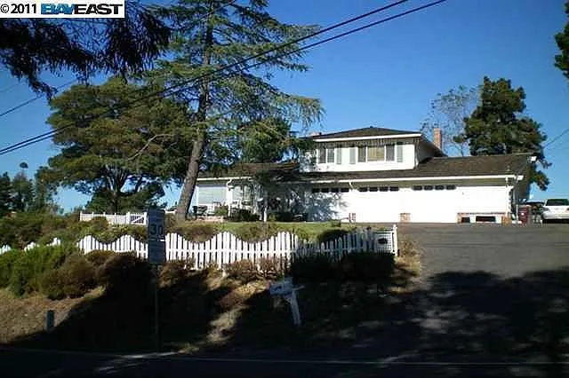 25768 Fairview Ave photo 1