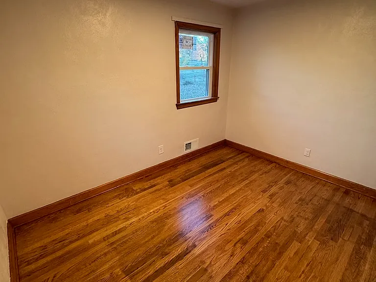 707 Crystal Dr — Photo 9