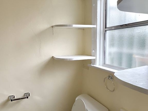 5th image of 205 W Vernon Ave #3588580
