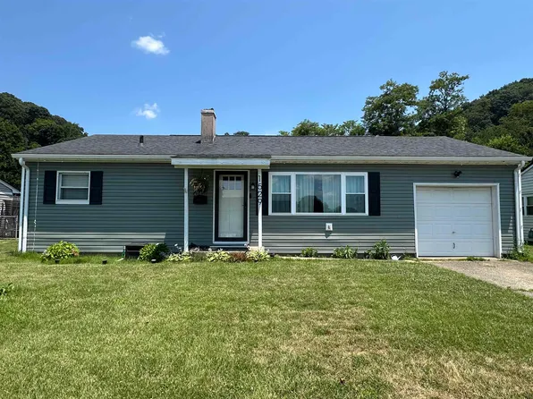 1529 Karin St, Ironton, OH 45638
