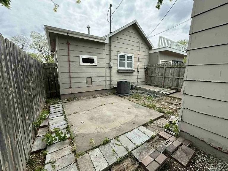 2202 D Ave — Photo 3
