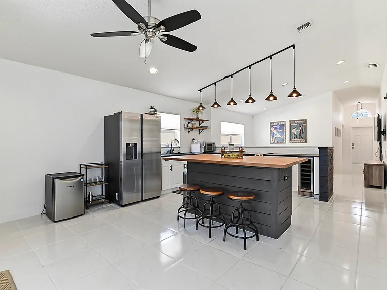 5690 Green Island Dr — Photo 7