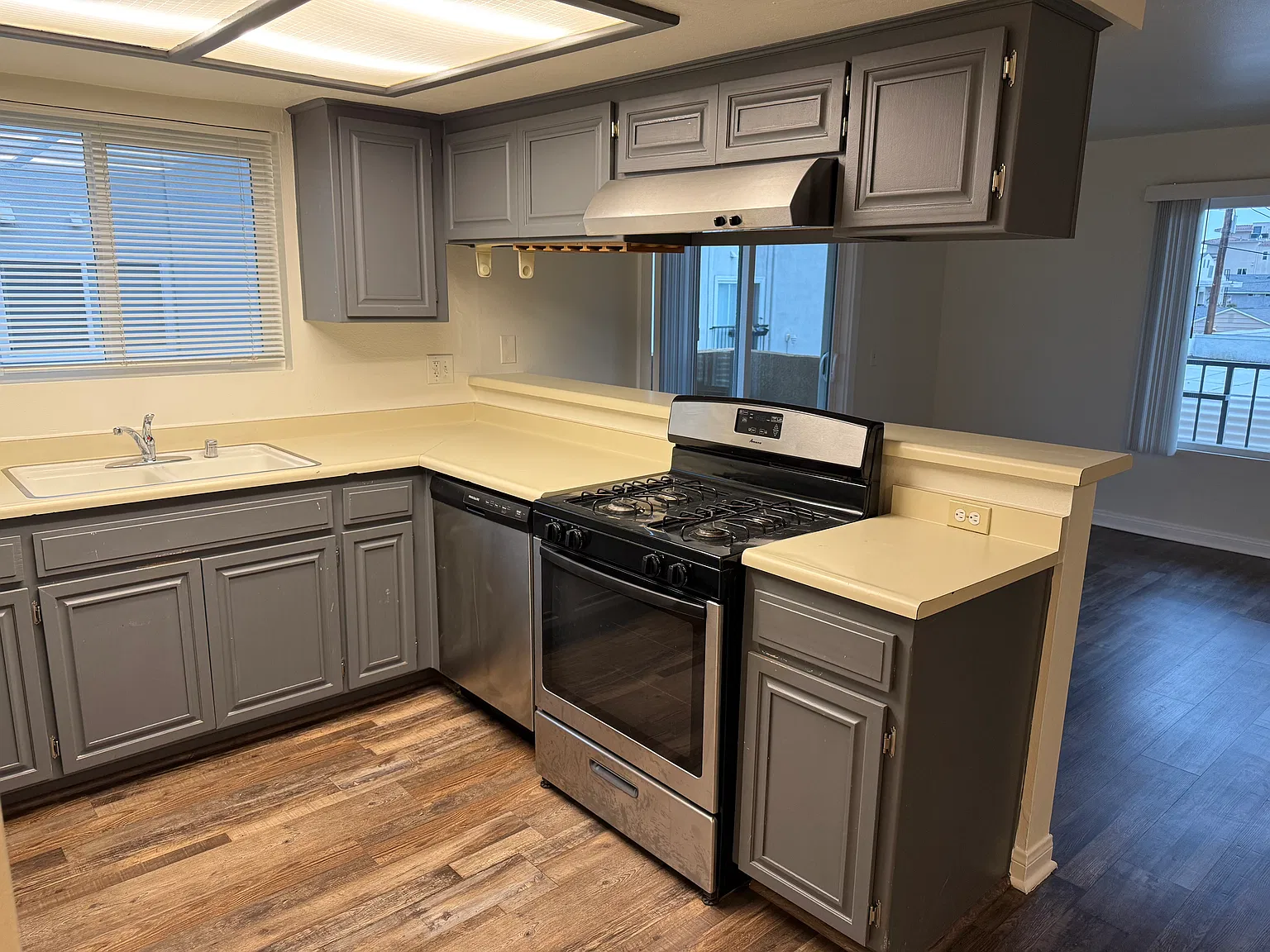 2 bed, 825 sqft, $2,445 — Photo 3