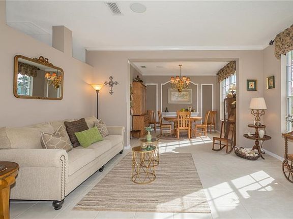 3rd image of 1927 Crown Hill Blvd