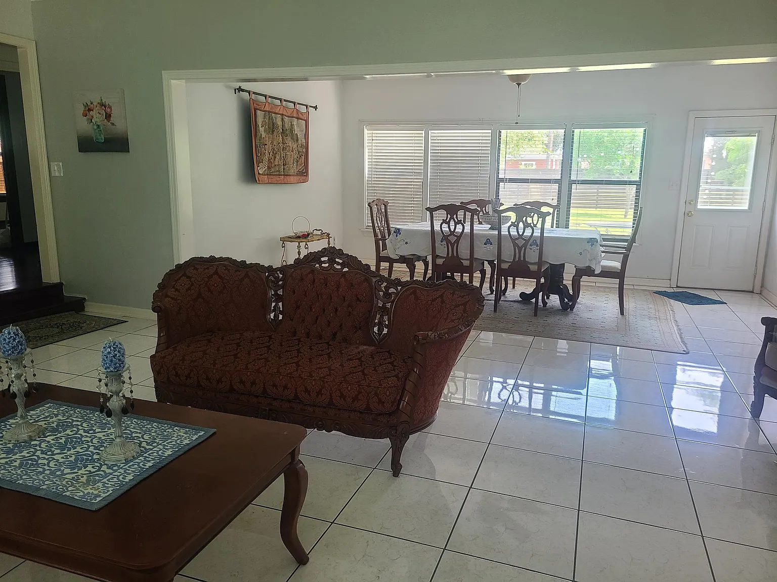 3 bed, 1972 sqft, $1,750 — Photo 1