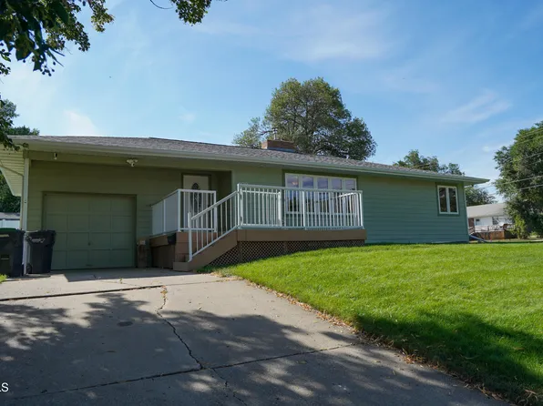 809 2nd Ave NW, Mandan, ND 58554