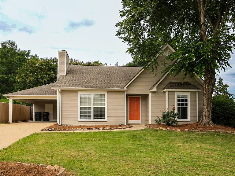 172 Brookhollow Dr — Photo 1