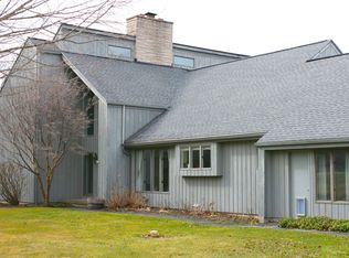 8 Mendonshire Dr, Honeoye Falls, NY 14472