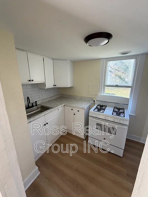 2 bed, 1.0 bath, $850 — Photo 1