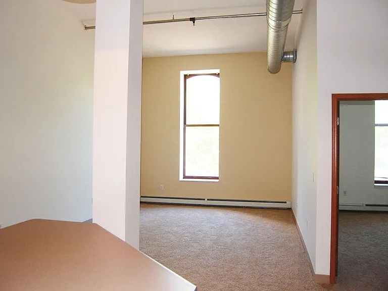 Straus Lofts — Photo 3