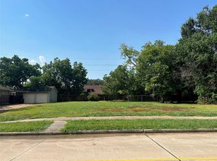 611 Lakeview Dr, Sugar Land, TX 77498