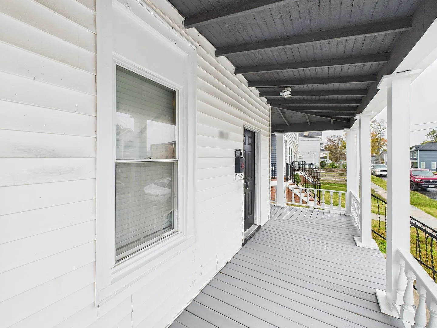 3 bed, 1.0 bath, 1209 sqft, $1,800 — Photo 2
