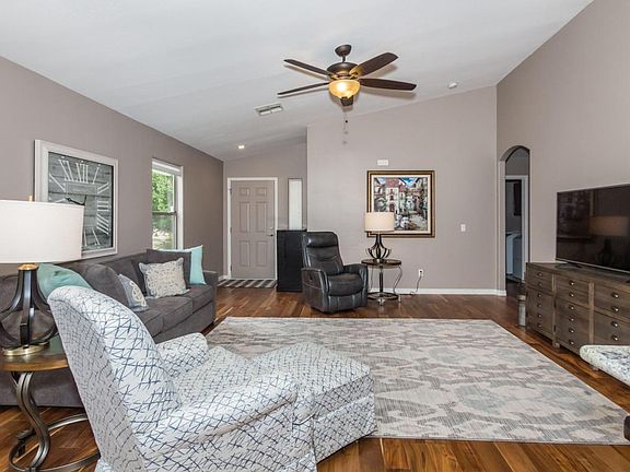004_Living Room
