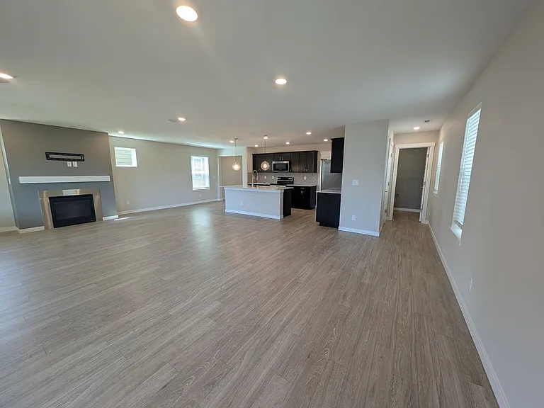 938 Burwood St SE — Photo 6